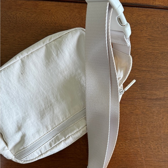 Lululemon large belt bag - Picture 2 of 4